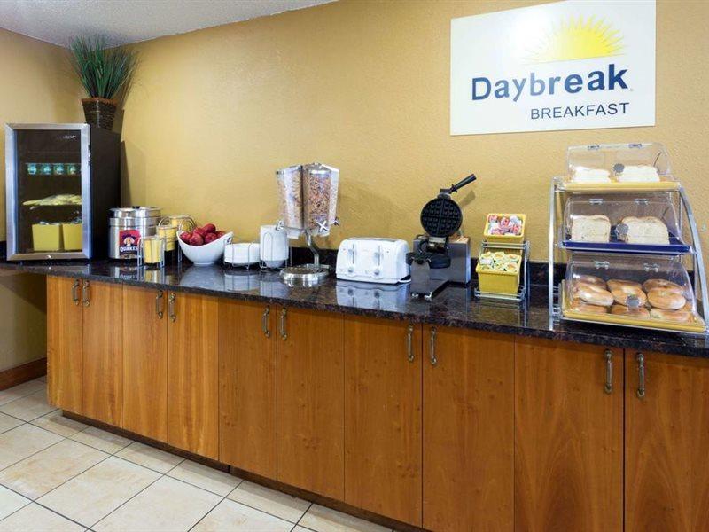 Days Inn & Suites By Wyndham Northwest Indianapolis Zewnętrze zdjęcie