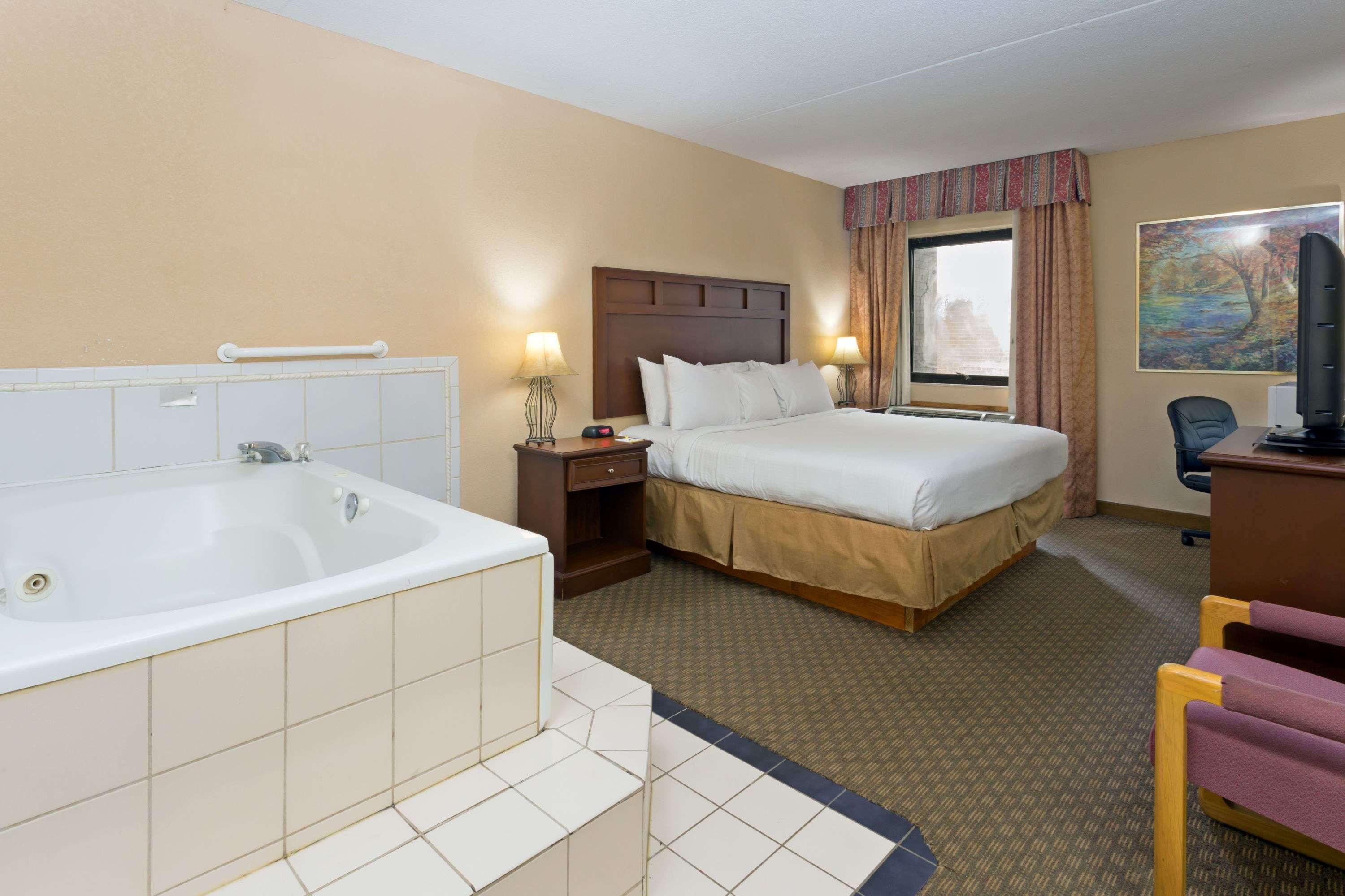 Days Inn & Suites By Wyndham Northwest Indianapolis Zewnętrze zdjęcie