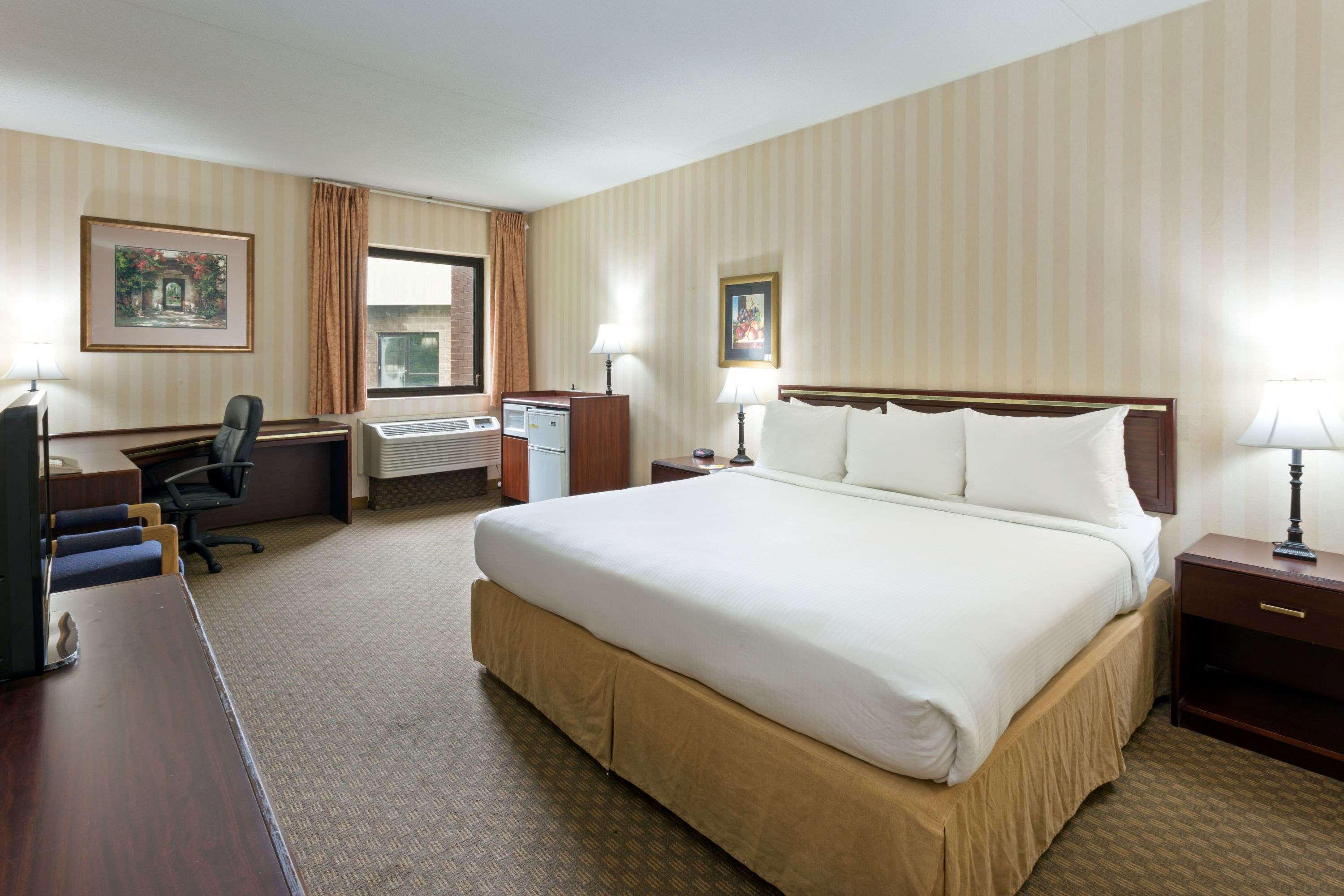 Days Inn & Suites By Wyndham Northwest Indianapolis Zewnętrze zdjęcie