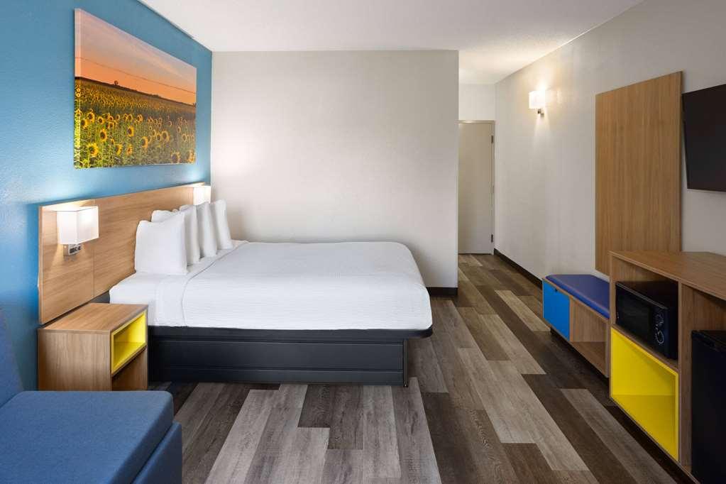 Days Inn & Suites By Wyndham Northwest Indianapolis Pokój zdjęcie