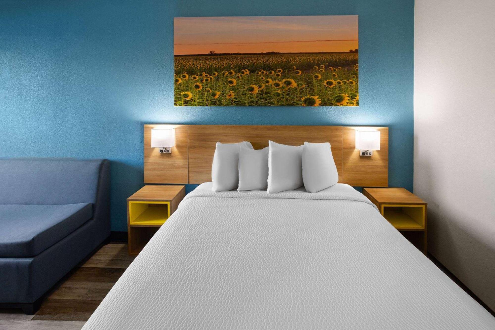 Days Inn & Suites By Wyndham Northwest Indianapolis Zewnętrze zdjęcie
