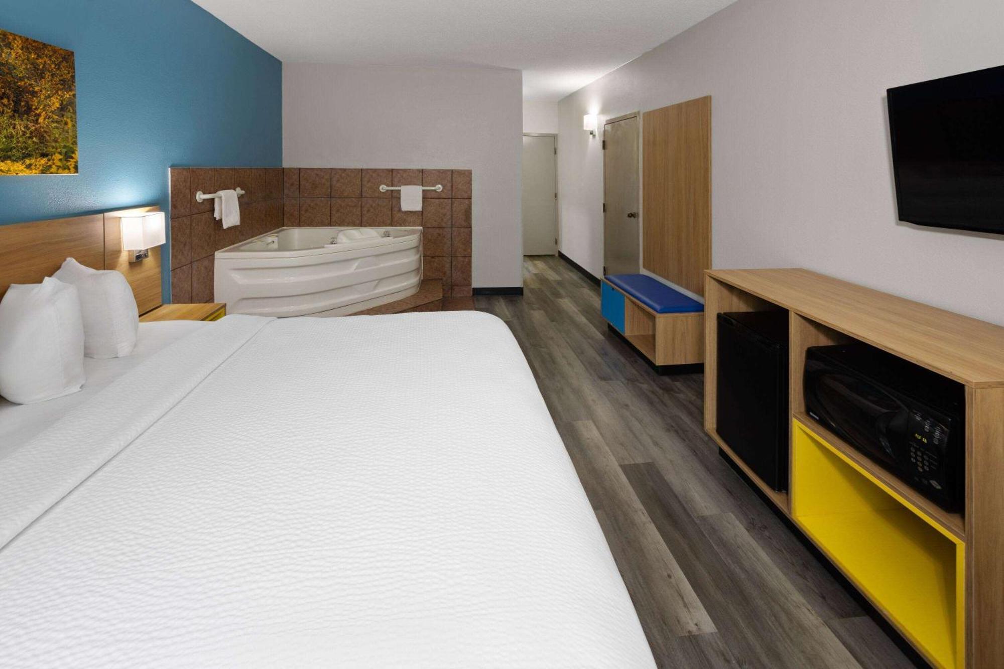 Days Inn & Suites By Wyndham Northwest Indianapolis Zewnętrze zdjęcie