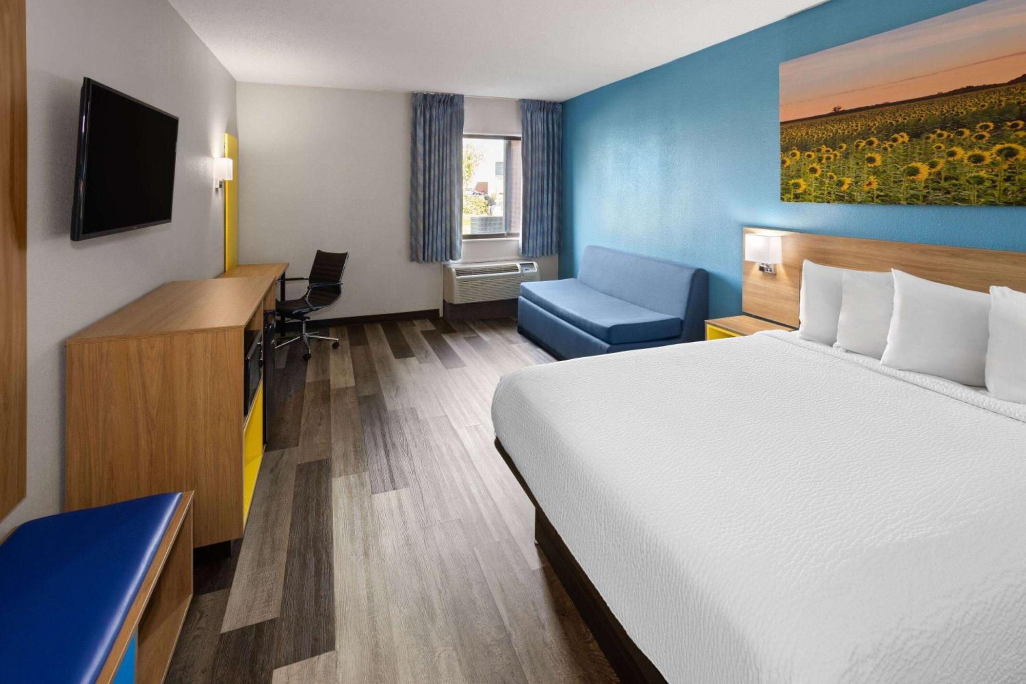 Days Inn & Suites By Wyndham Northwest Indianapolis Zewnętrze zdjęcie