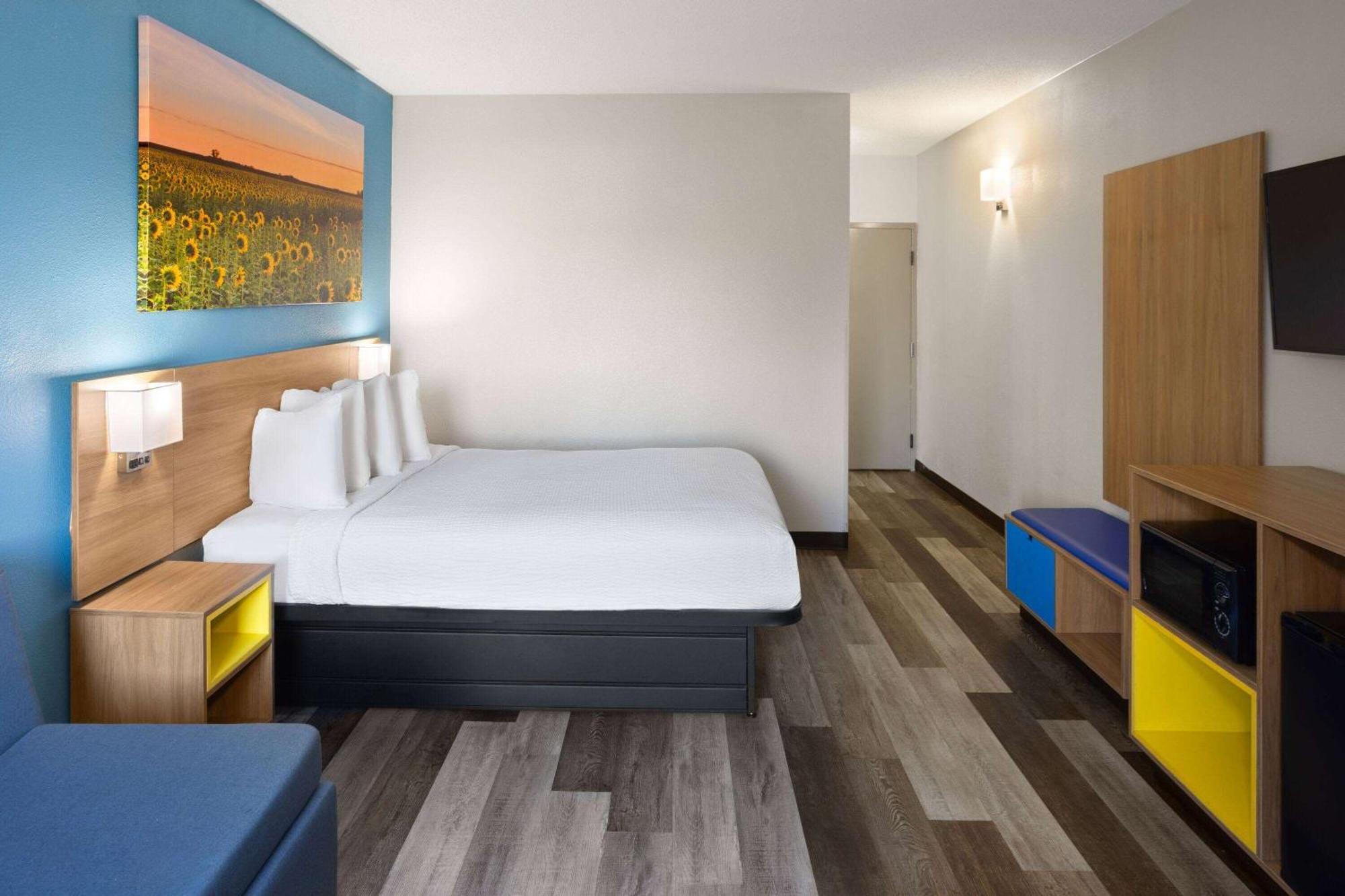 Days Inn & Suites By Wyndham Northwest Indianapolis Zewnętrze zdjęcie