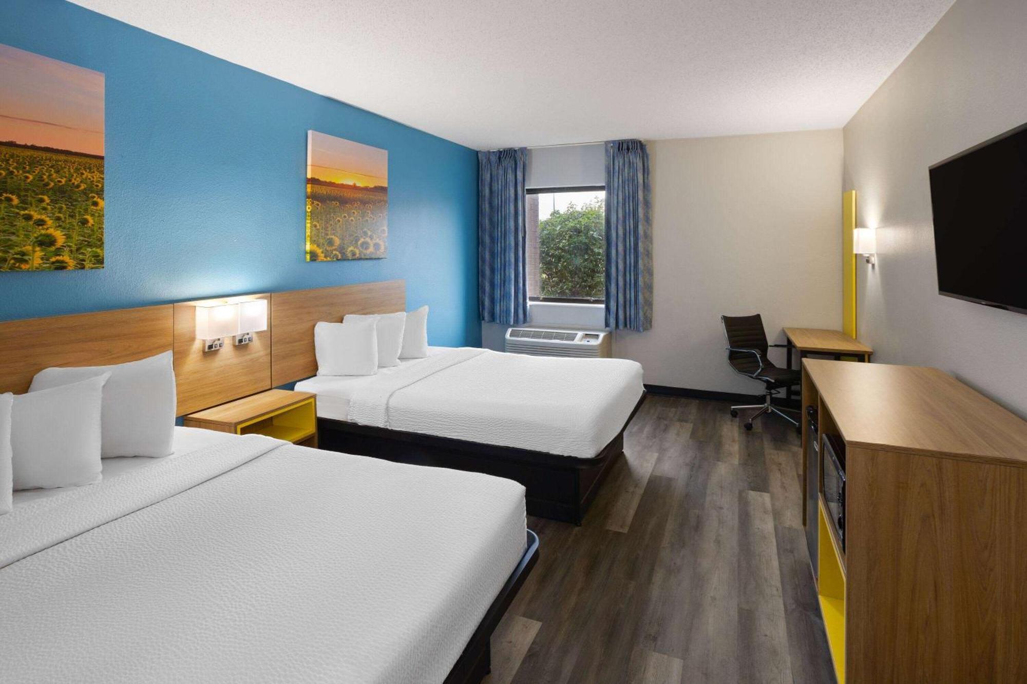 Days Inn & Suites By Wyndham Northwest Indianapolis Zewnętrze zdjęcie