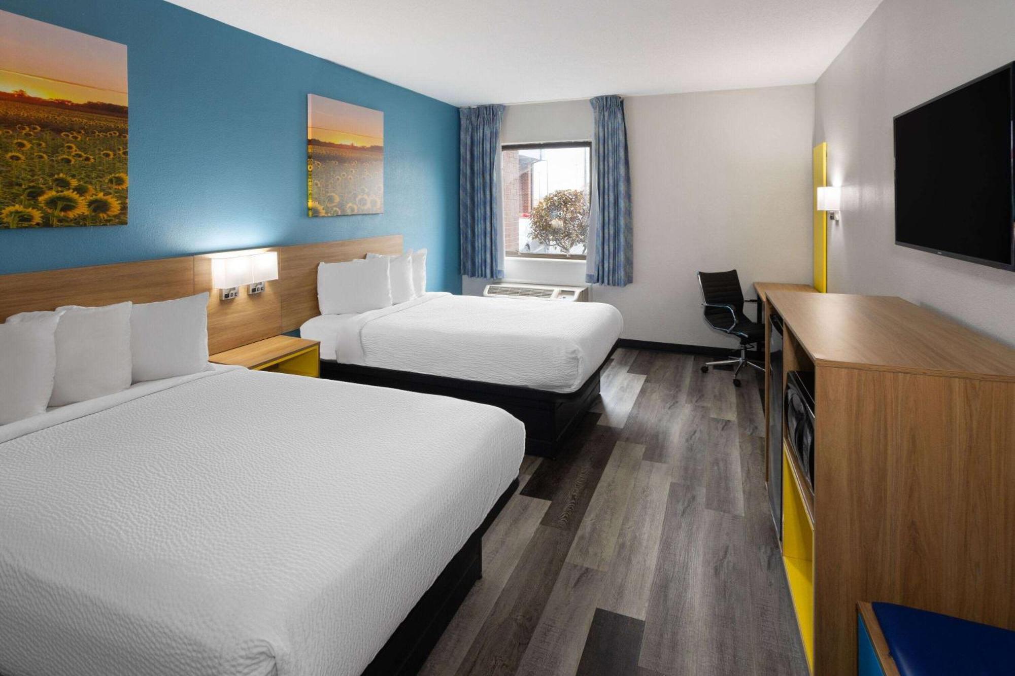 Days Inn & Suites By Wyndham Northwest Indianapolis Zewnętrze zdjęcie