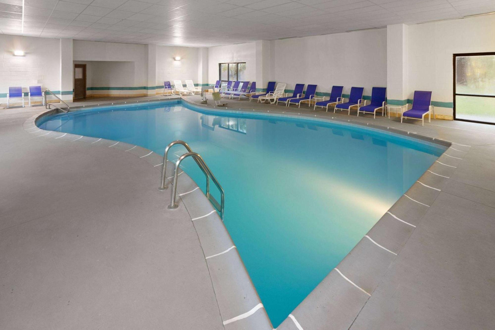 Days Inn & Suites By Wyndham Northwest Indianapolis Zewnętrze zdjęcie