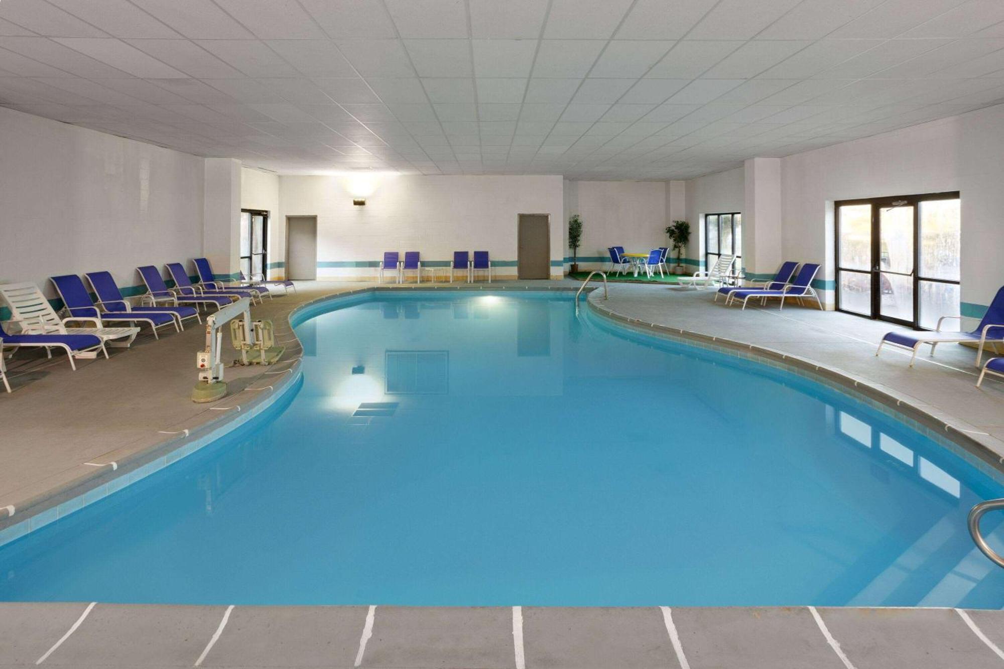 Days Inn & Suites By Wyndham Northwest Indianapolis Zewnętrze zdjęcie